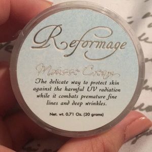 Sunblock mousse cream. Perfect primer